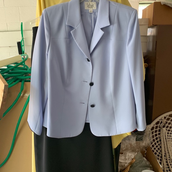 Dresses - Picture 10 of 14